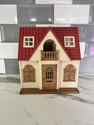 Slyvanian families red roof - families,