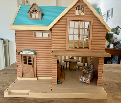 Sylvanian families larchwood - families,
