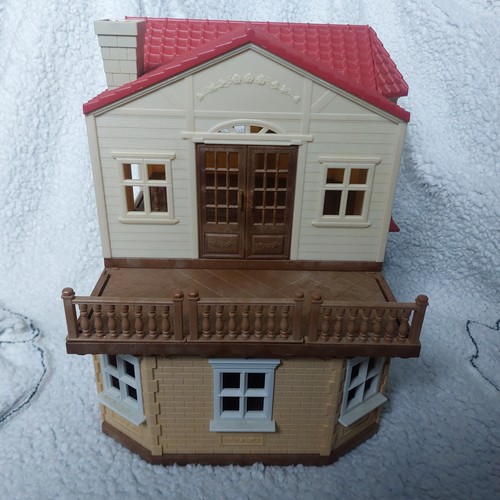 Sylvanian families red roof - families,