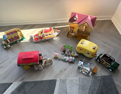 Sylvanian families doll house - families,