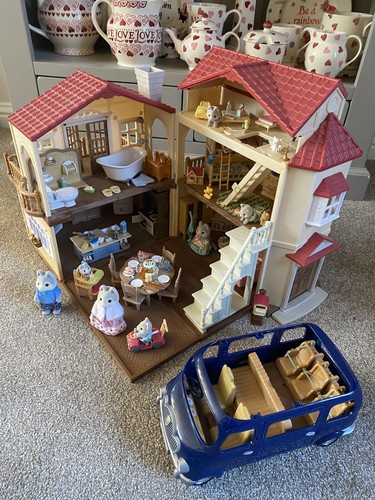 Sylvanian families red roof - families,