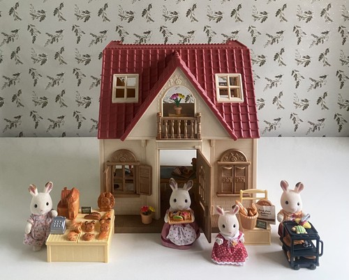 Sylvanian families red roof - families,