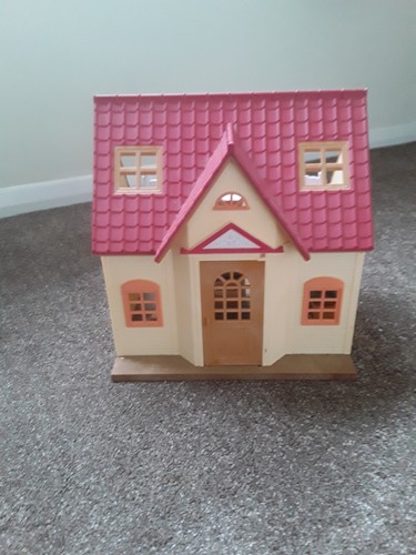 Sylvanian families red roof - families,