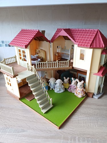 Sylvanian families beechwood - families,