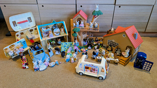 Sylvanian tree house log - tree, house,