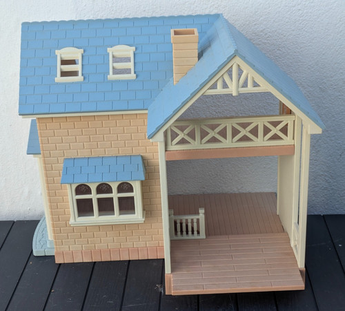 Sylvanian families blue roof - families,