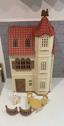 Sylvanian families red roof - families,