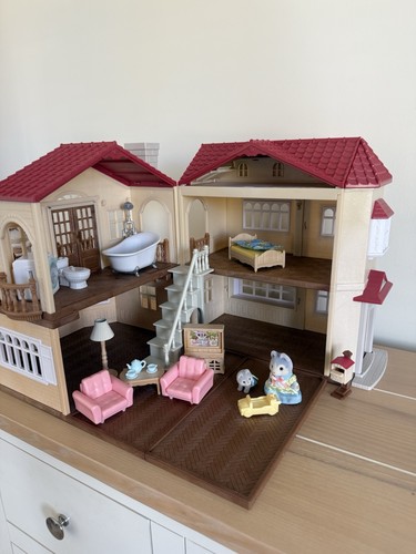 Sylvanian families red roof - families,