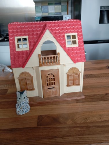 Sylvanian families red roof - families,