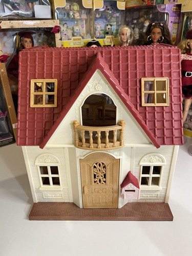 Sylvanian families red roof - families,